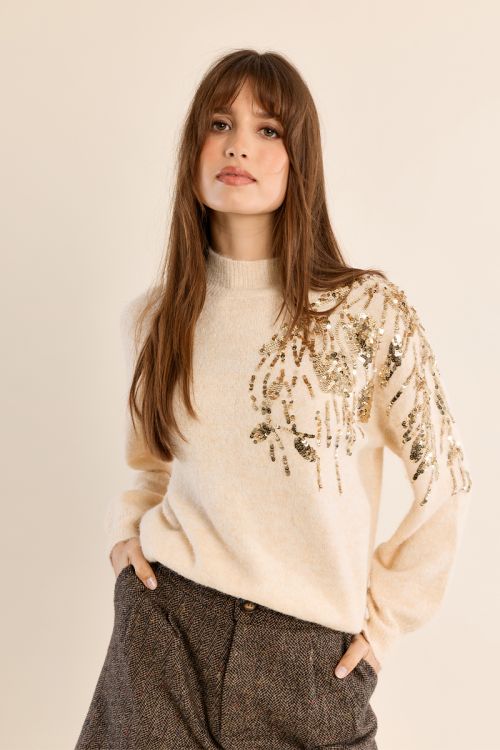 Pull col montant, orné de perles