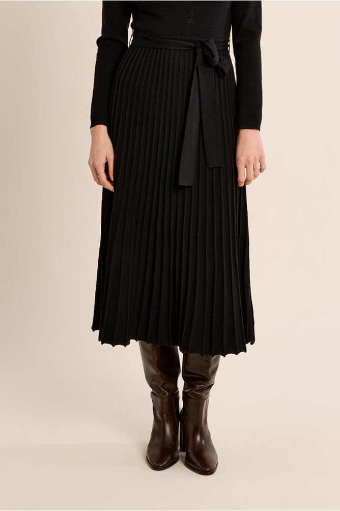 Vestido largo plisado con lazada