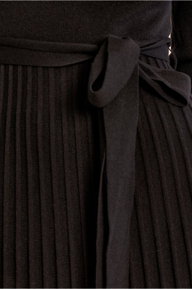 Long pleated dress