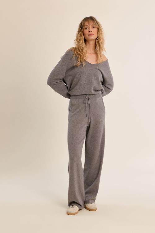 Jogger-style trousers, to tie
