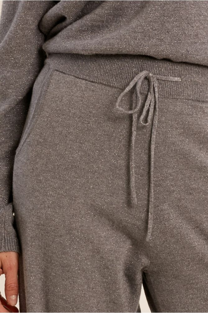 Jogger-style trousers, to tie