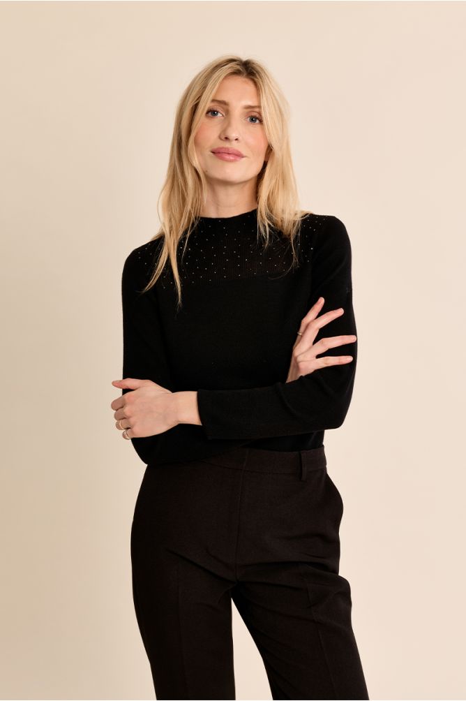 Long-sleeved top, semi-transparent collar