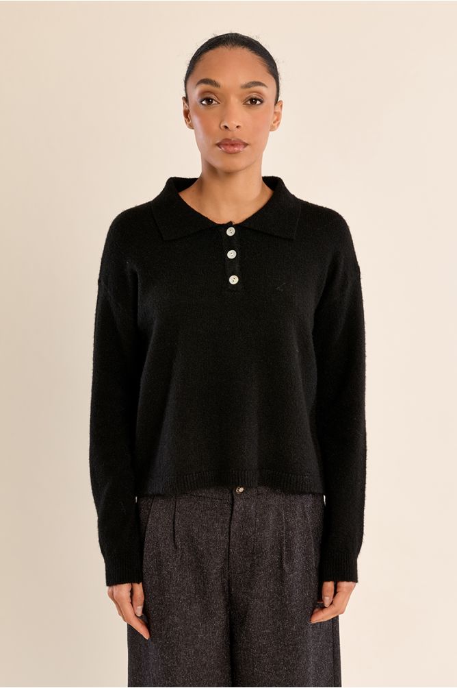 Knitted sweater, blouse collar