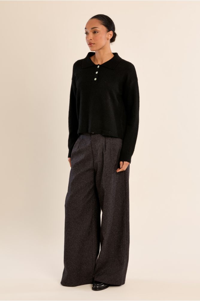 Knitted sweater, blouse collar