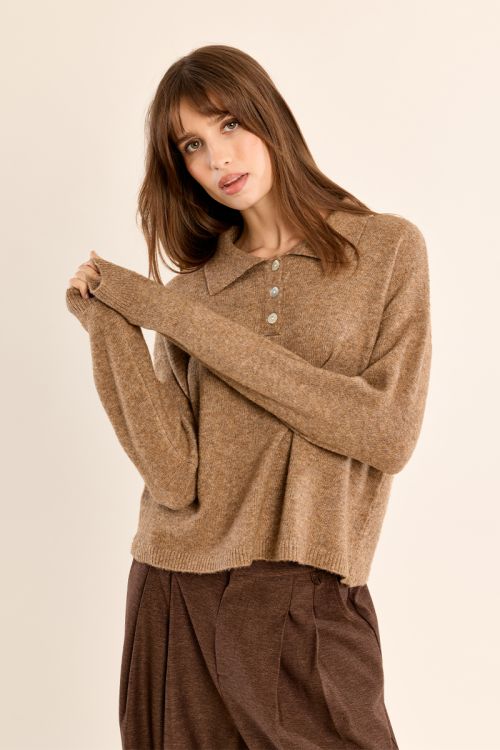 Knitted sweater, blouse collar