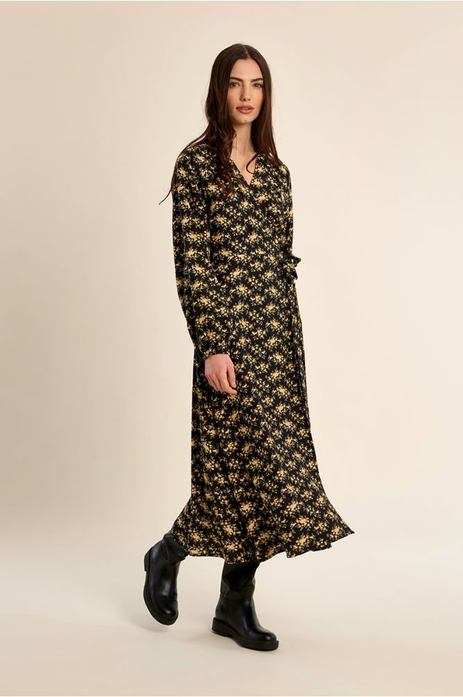 Vestido largo con estampado y volantes
