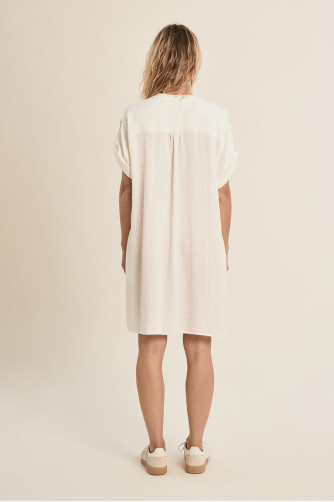 Robe courte, chemise