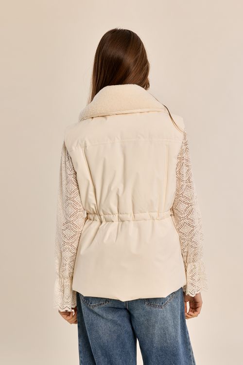 Chaleco acolchado con cuello de peluche