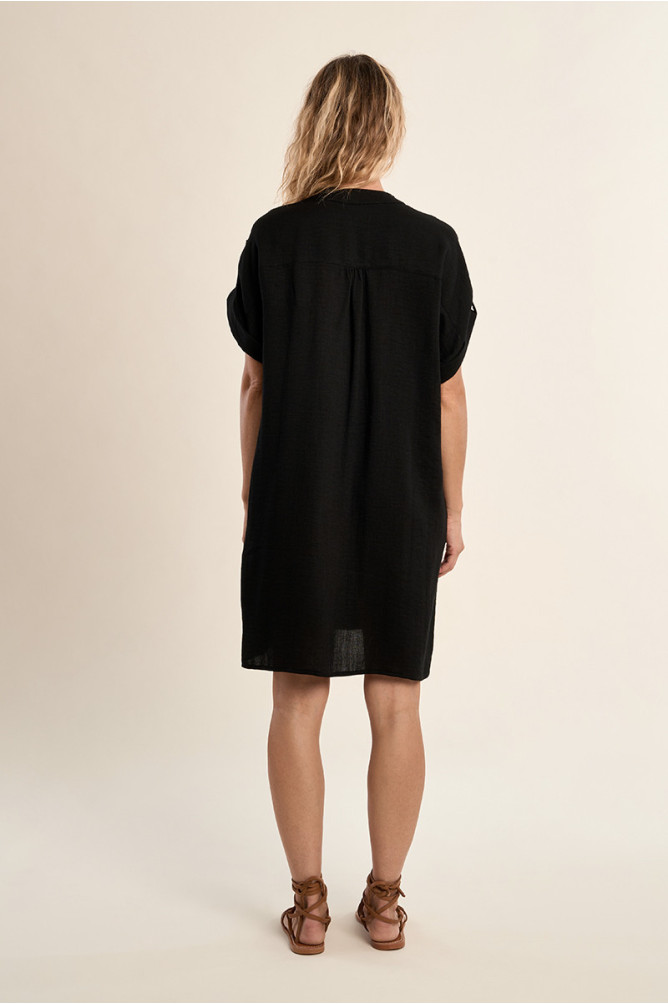 Robe courte, chemise