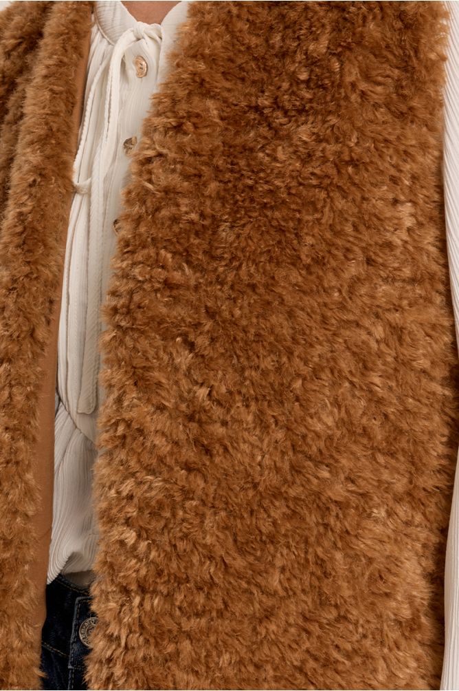 Imitation sheepskin sleeveless jacket