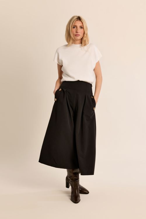 Pantalón midi perneras anchas