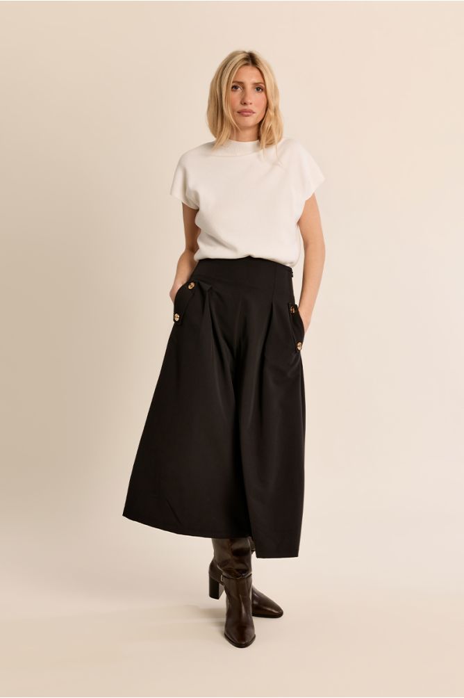 Pantalón midi perneras anchas