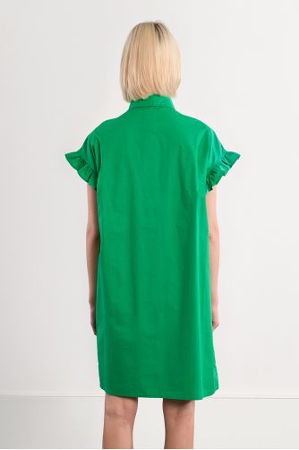 Vestido corto, camisero, con pliegues.