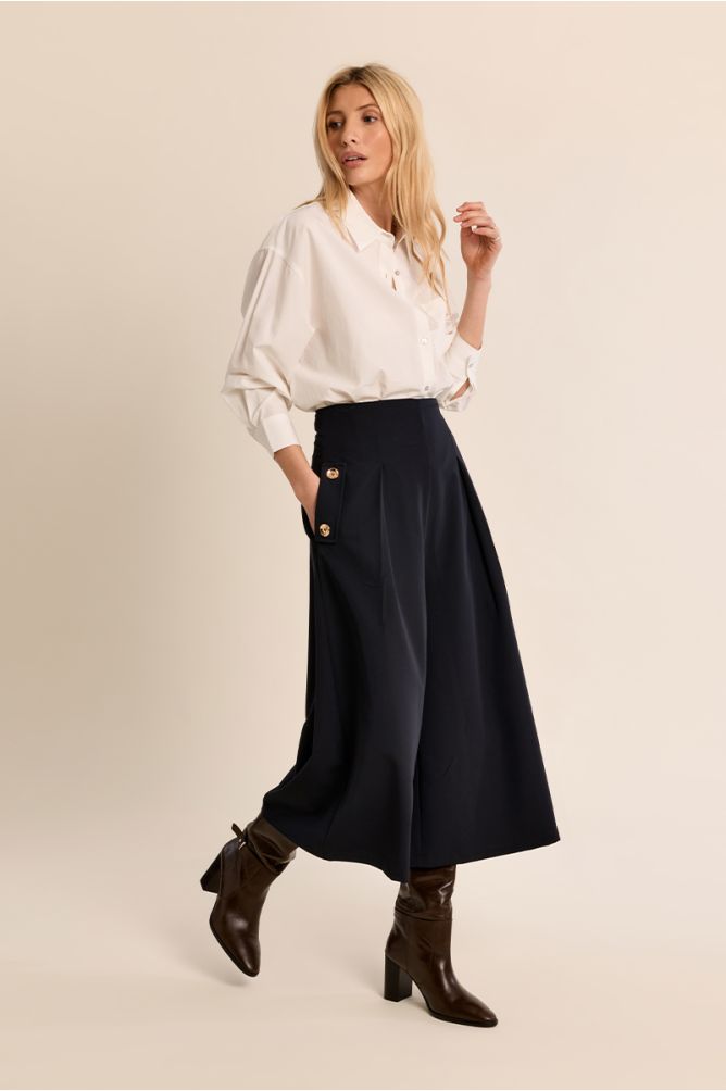 Pantalón midi perneras anchas