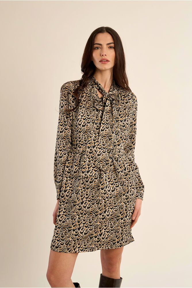 Robe ajustée col à nouer