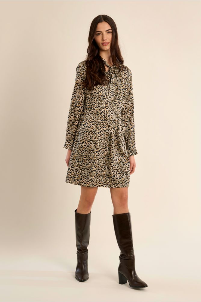 Robe ajustée col à nouer