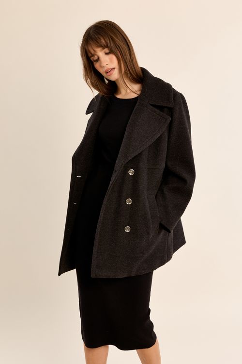 Manteau boutonné au col large