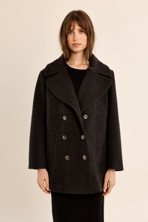 Manteau boutonné au col large