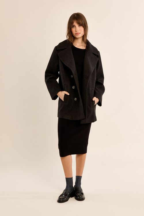 Button-down coat with wide collar