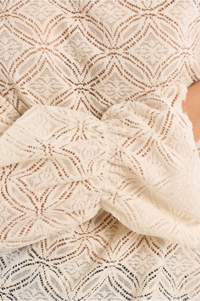 Blouse droite en semi-transparence