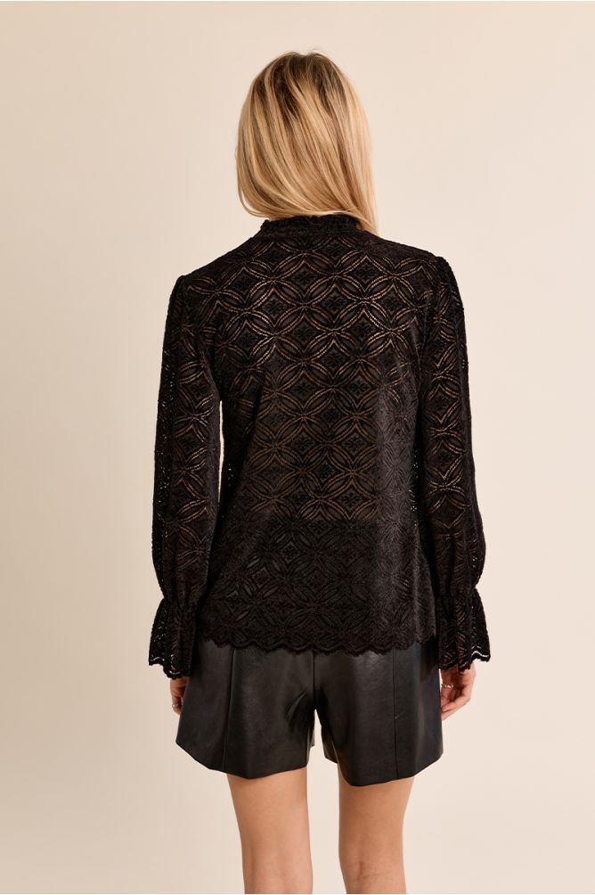 Blouse droite en semi-transparence