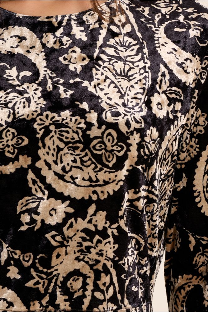 Robe courte, manches évasées