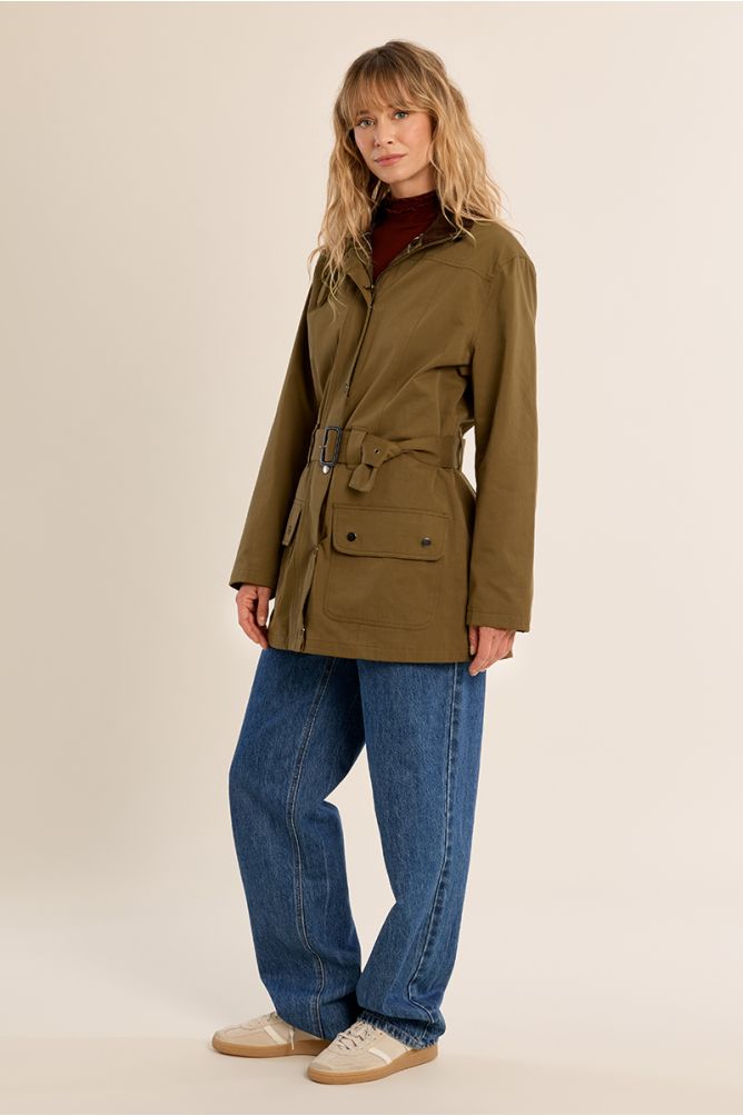 Parka con cuello solapa y cinturón