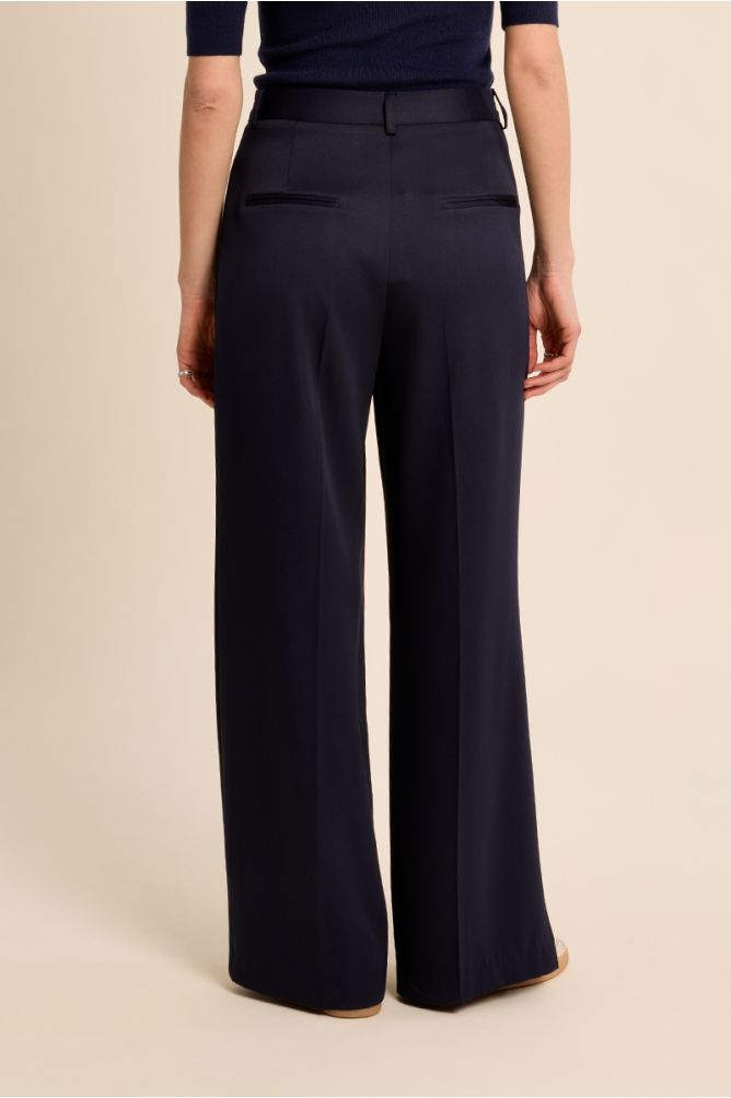 Pantalón largo perneras anchas