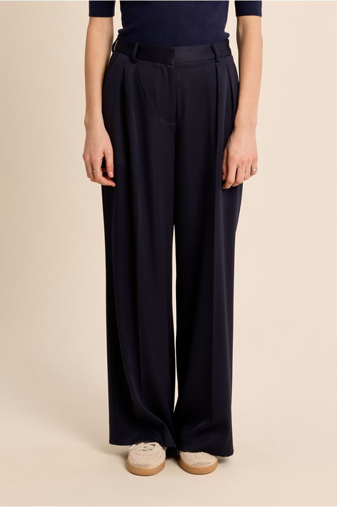 Pantalón largo perneras anchas