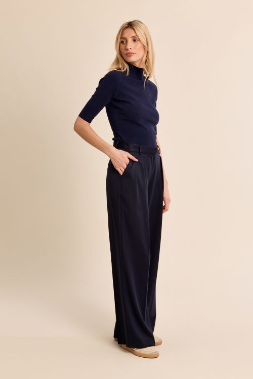Straight pleated trousers