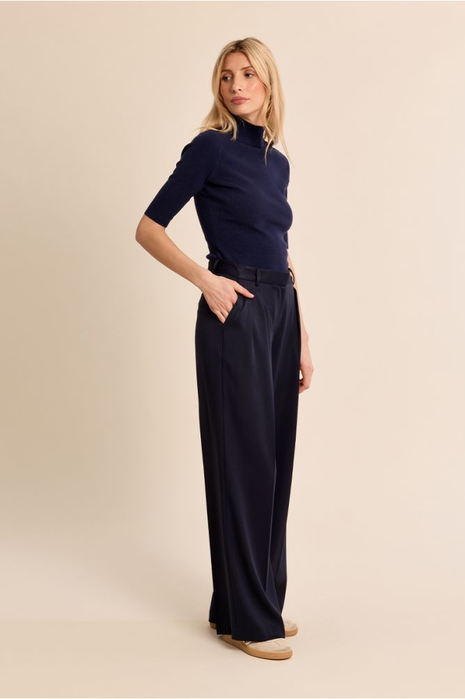 Straight pleated trousers