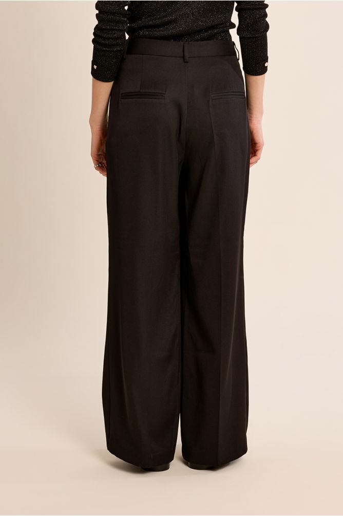Pantalón largo perneras anchas
