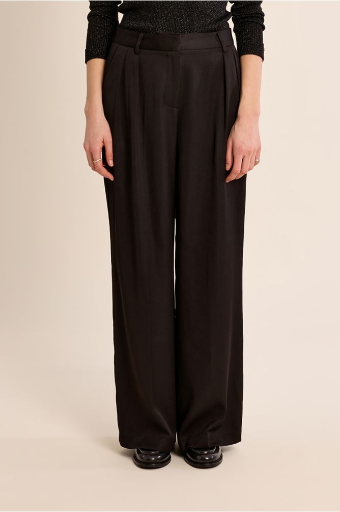 Pantalón largo perneras anchas