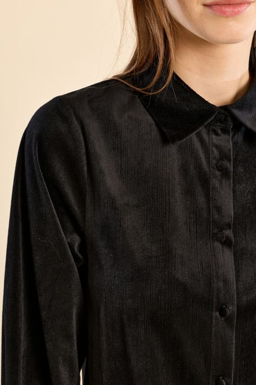 Vestido corto camisero con volantes
