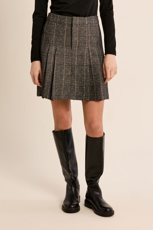 Short pleated wool skirt