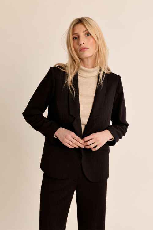 Straight blazer with tailored collar