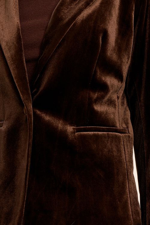 Blazer aterciopelado con cuello y solapa