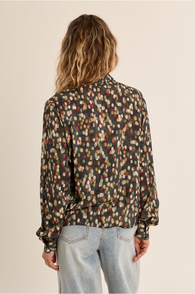 Short shirt with polka dot pattern