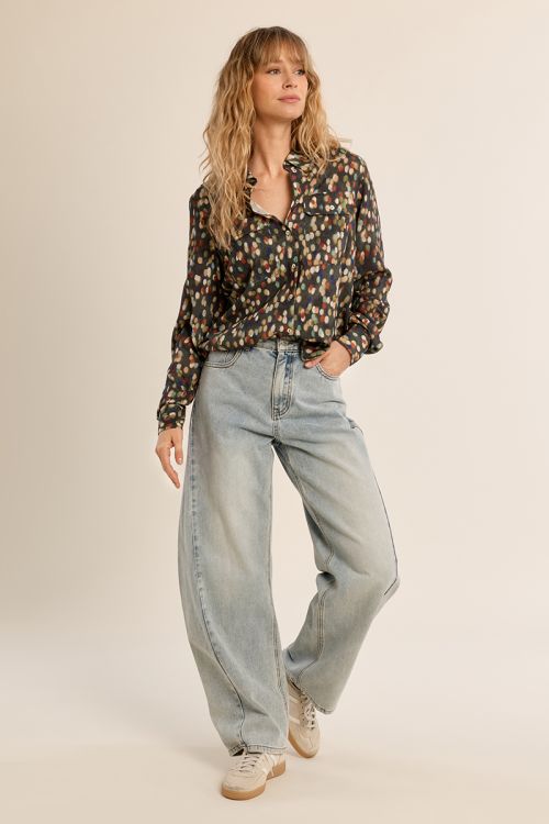 Short shirt with polka dot pattern