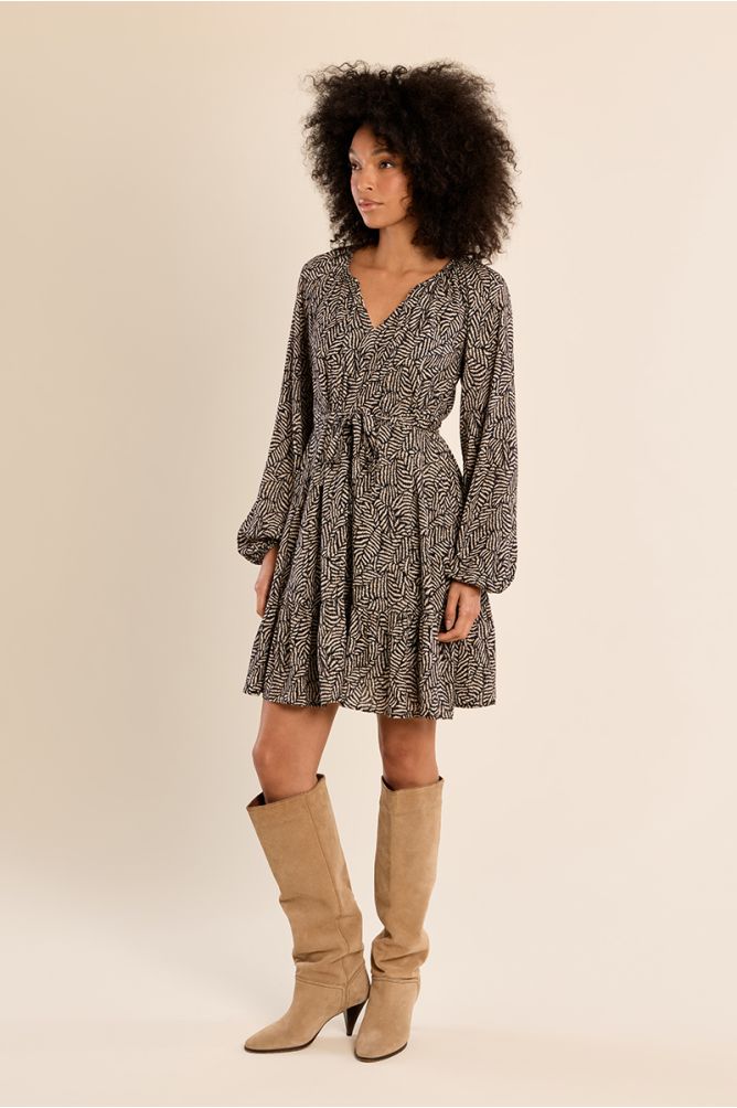 Robe courte ceintrée