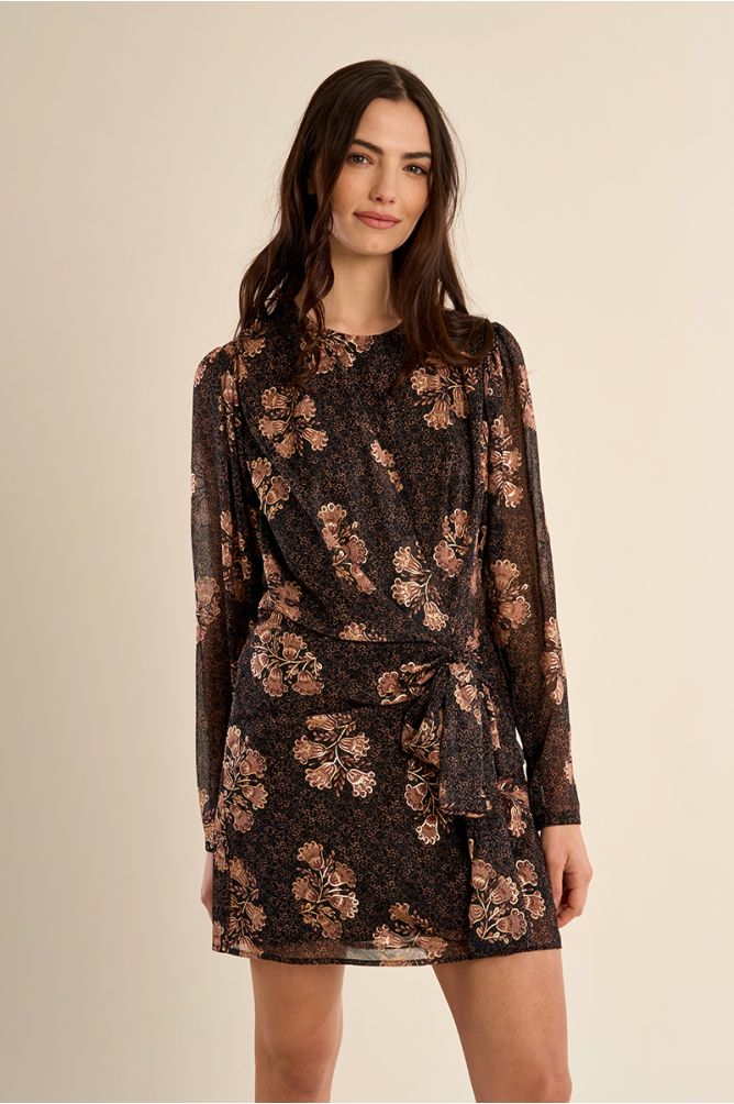Robe courte nouée, semi transparente