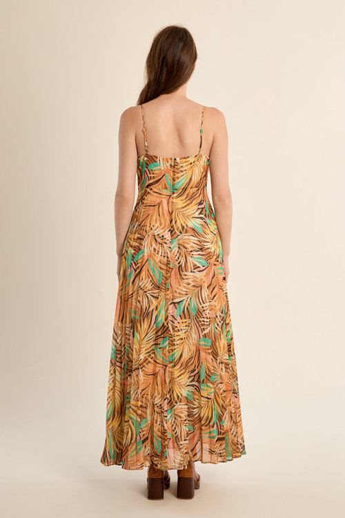 Vestido largo, de tirantes, con estampado.
