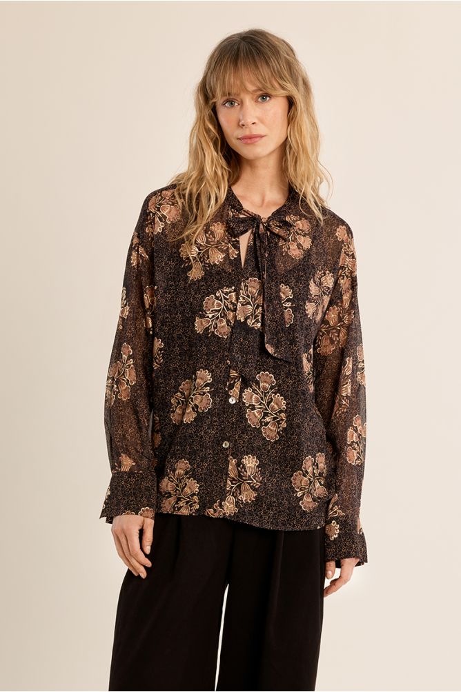 Blouse col lavallière semi-transparente