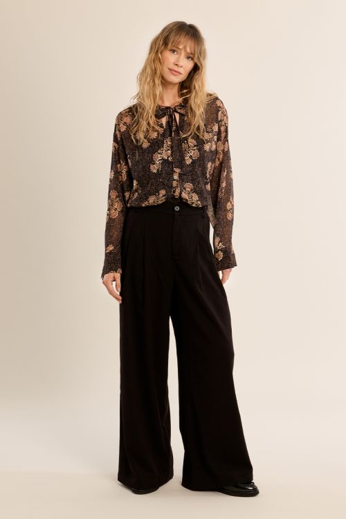 Blouse col lavallière semi-transparente