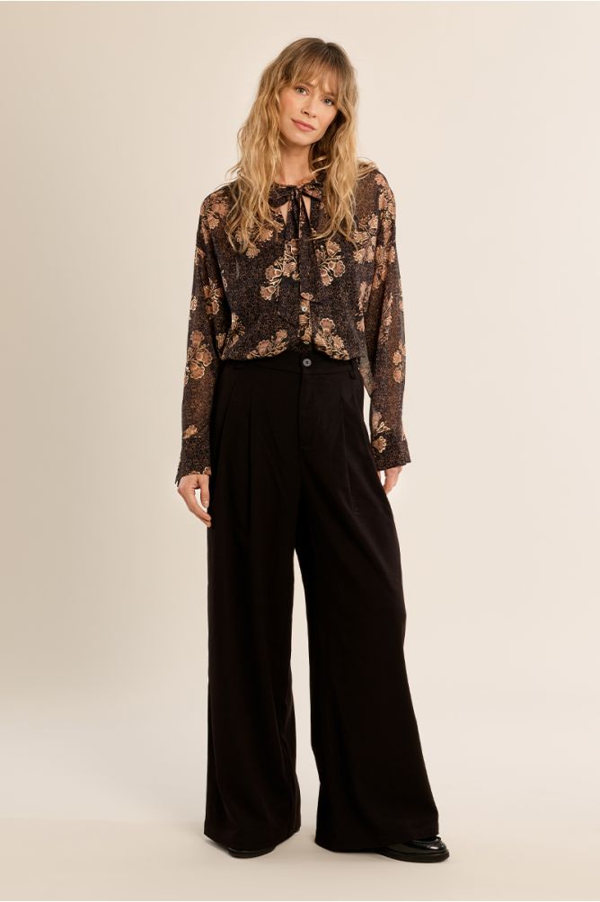 Blouse col lavallière semi-transparente