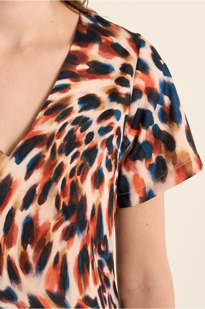 Short, straight dress, printed