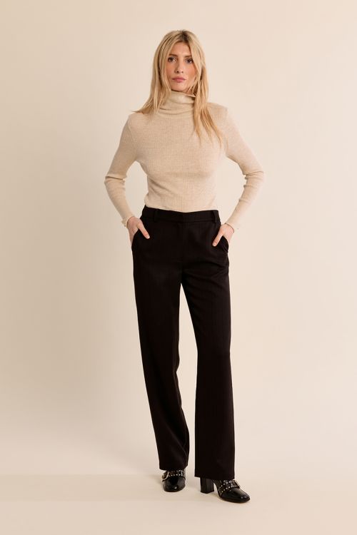 Straight-leg trousers, mid-rise waist