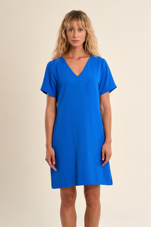 Vestido de manga corta, corte recto.