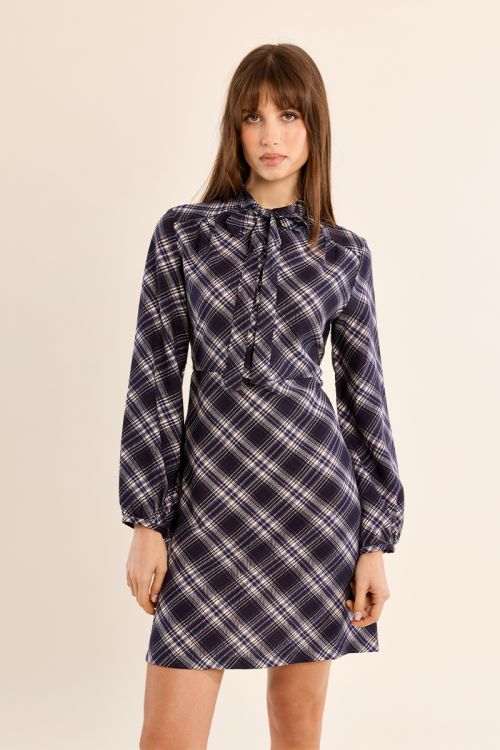Short dress with collar