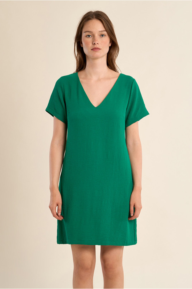 Vestido de manga corta, corte recto.